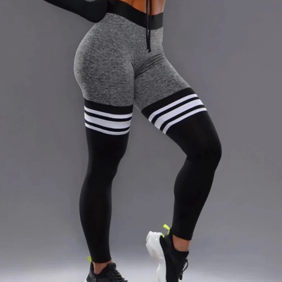 Bombshell Leggings - Picture 2 of 6